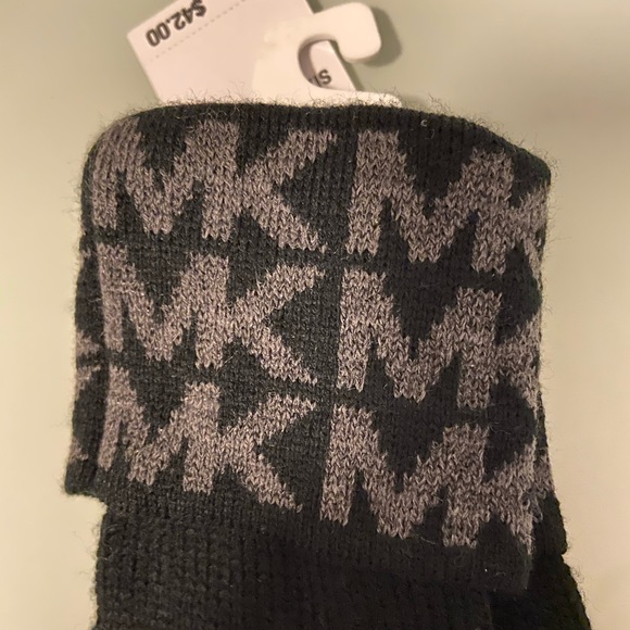 NWT Brand new Michael Kors gloves and scarf combo - Picture 2 of 6